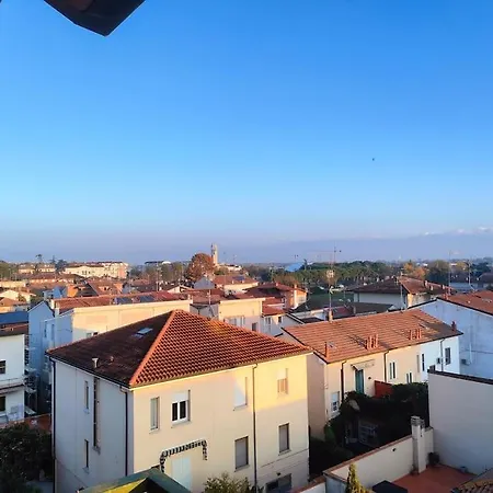 Attico Leonardo, A Due Passi Da Centro E Stazione Daire *